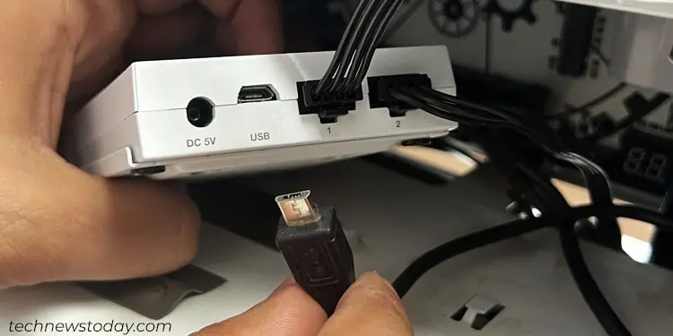 connect-usb-cable-to-rgb-controller