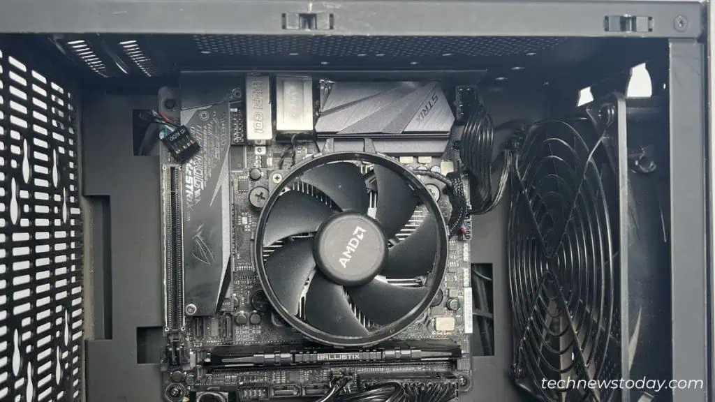 mini-itx-case-holding-mini-itx-board-1024x576