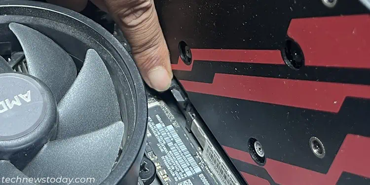 How to Apply Thermal Paste to GPU 6 unlock-pcie-locking-clip-graphics-card