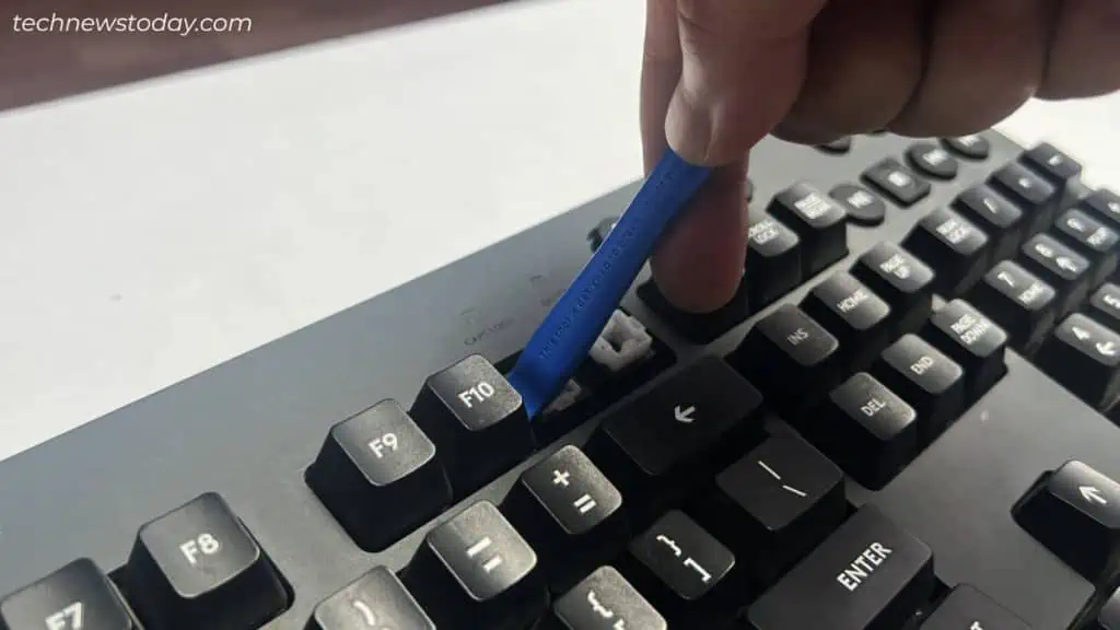 use-other-tools-to-remove-keys-from-keyboard-1024x576