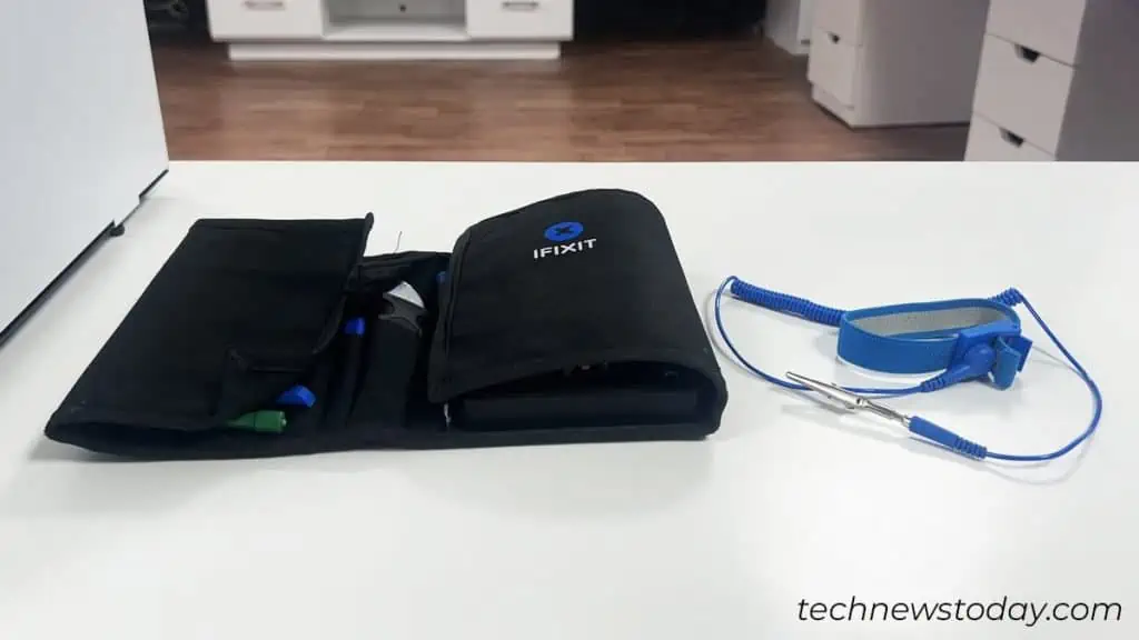 anti-static-wrist-band-from-ifixit-1024x576
