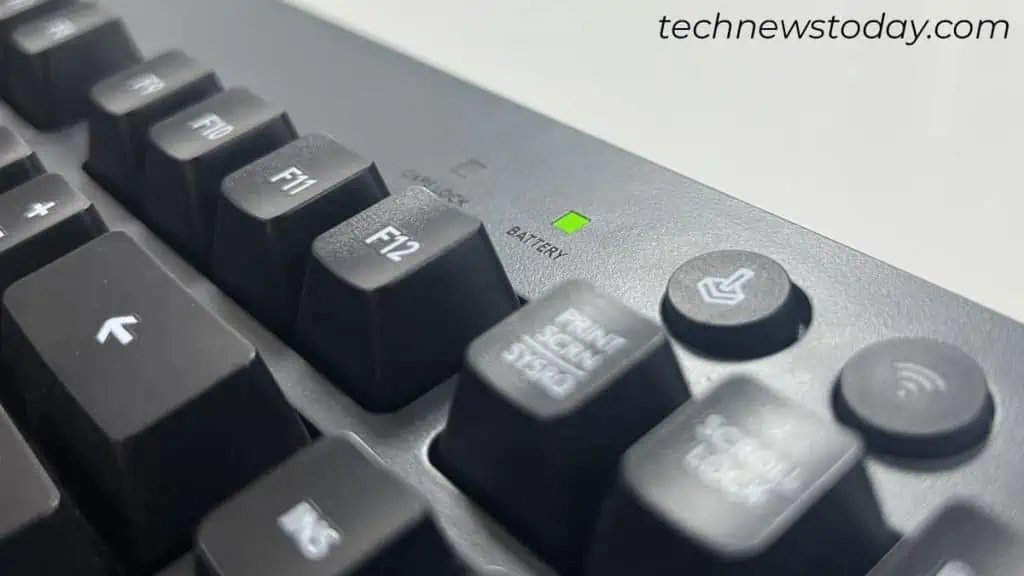 battery-indicator-on-wireless-keyboard-1024x576