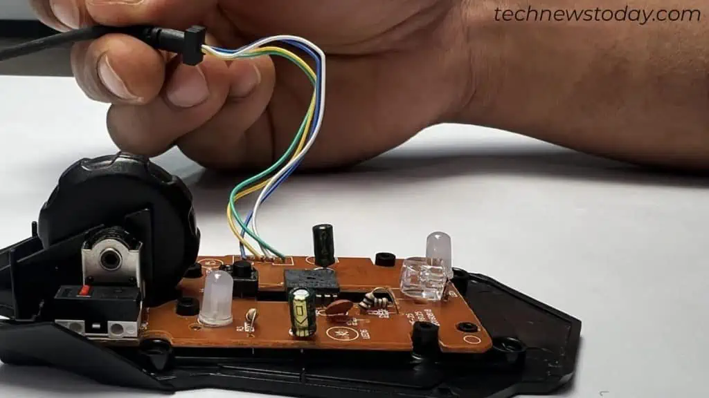 check-if-the-mouse-cable-is-broken-1024x576
