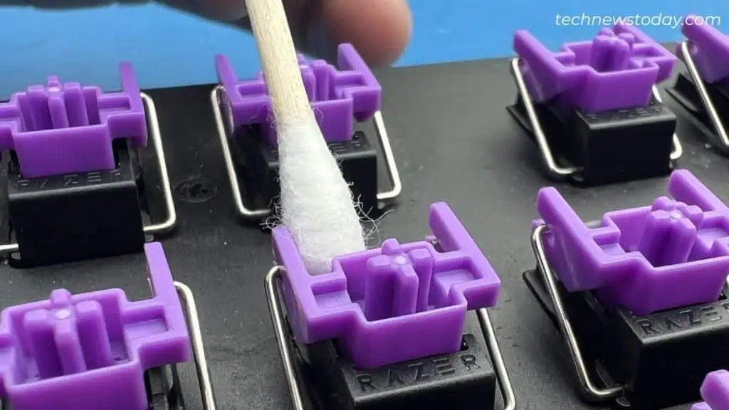 How to Clean Mechanical Keyboard in 7 Steps 11 cleaning-mechanical-switch-1024x576