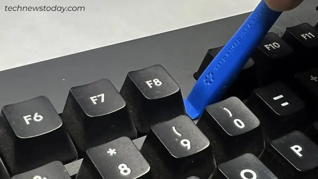 fixing-stuck-keys-on-keyboard-1024x576