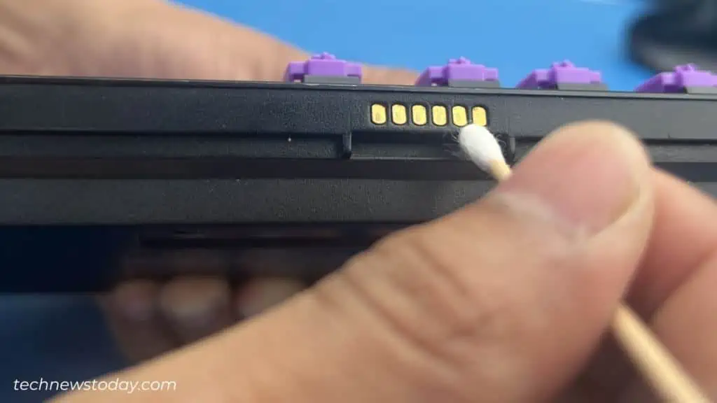 How to Clean Mechanical Keyboard in 7 Steps 18 razer-keyboard-cleaning-six-pin-connector-1024x576