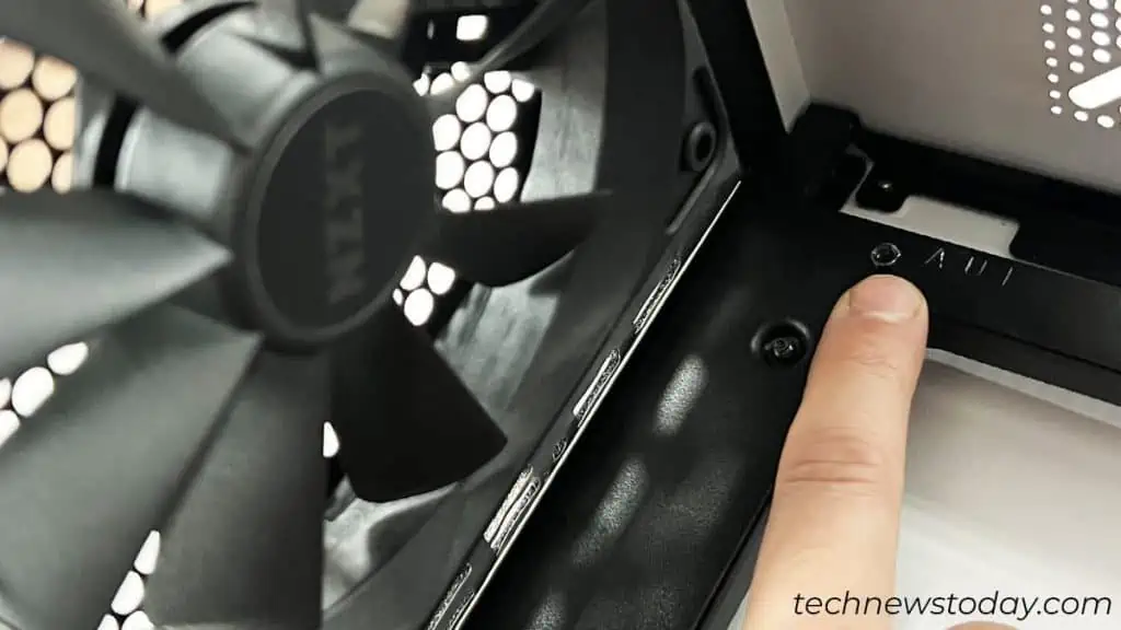 remove-fans-and-standoffs-from-pc-case-1024x576