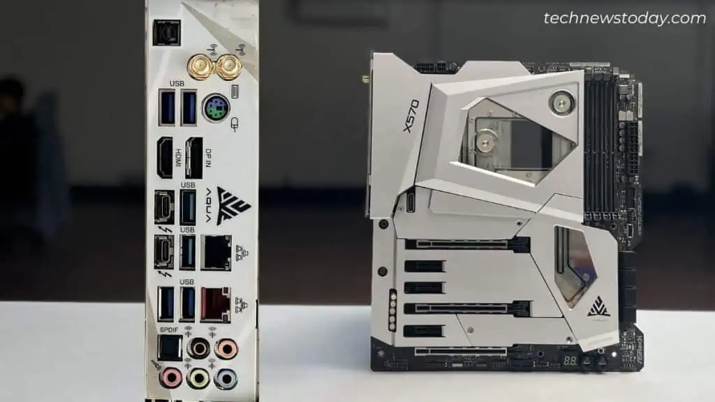 Thunderbolt Header and Ports (Complete Guide) 8 thunderbolt-port-in-aqua-motherbaord-asrock-1024x576