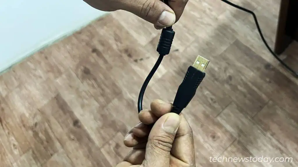 Organizing Keyboard and Mouse Cables (6 Best Ways) 9 usb-connector-and-ferrite-bead-in-mouse-keyboard-cable-1024x576