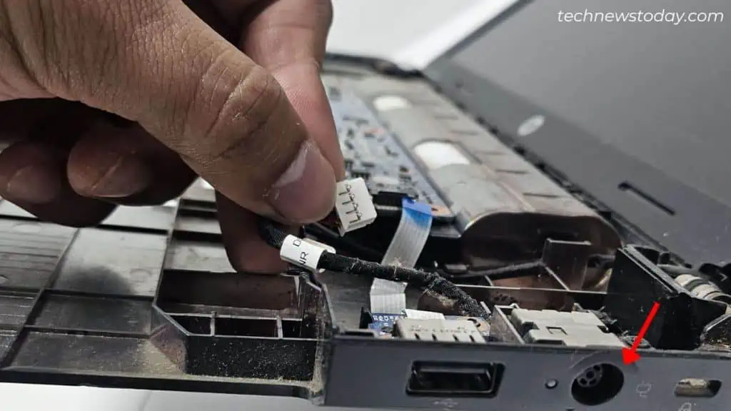 ensure-charging-port-connector-is-connected-properly-1024x576
