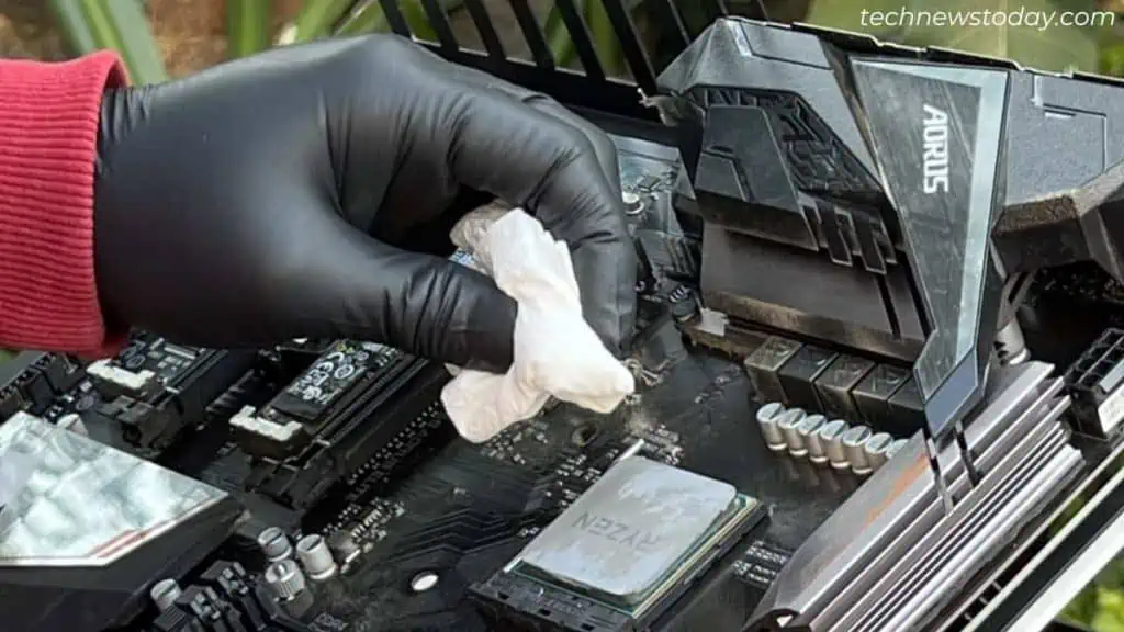 clean-thermal-paste-off-cpu-ihs-1024x576