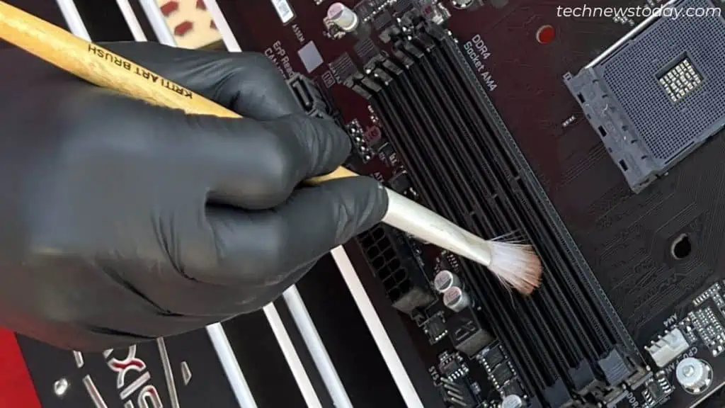 cleaning-dimm-slots-with-brush-1024x576