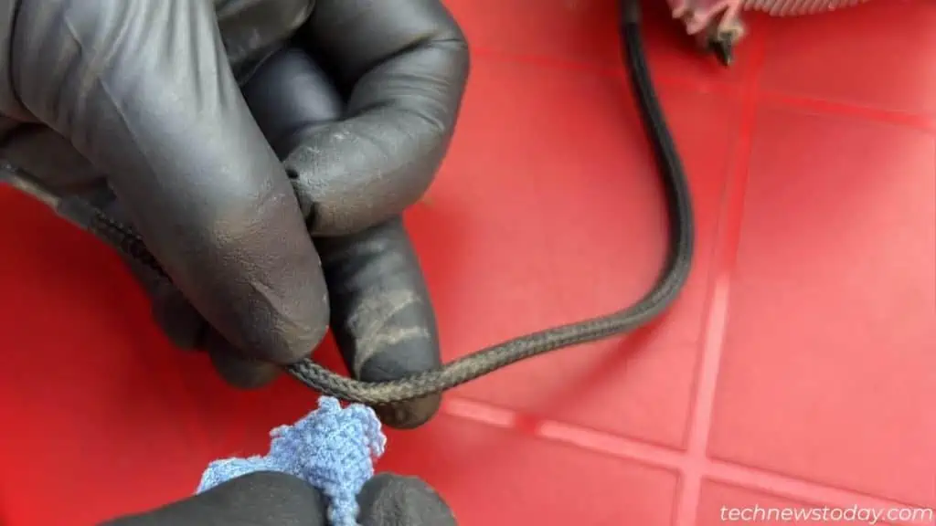 cleaning-dusty-cable-1024x576