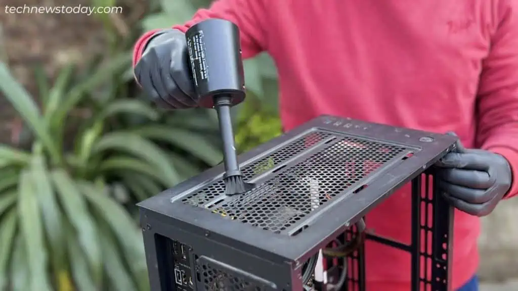 How to Clean Dust From PC 5 cleaning-pc-case-dust-from-the-top-section-1024x576