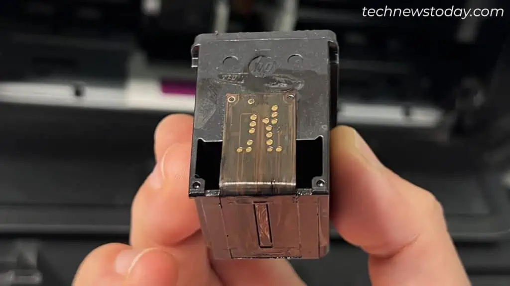How to Change Ink in HP Printer? Step-by-Step Guide 6 contact-chips-and-nozzles-in-cartridge-1024x576