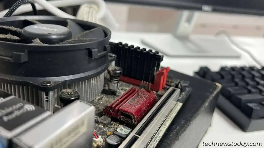 dust-accumulation-on-motherboard-used-outside-the-pc-case-1024x576