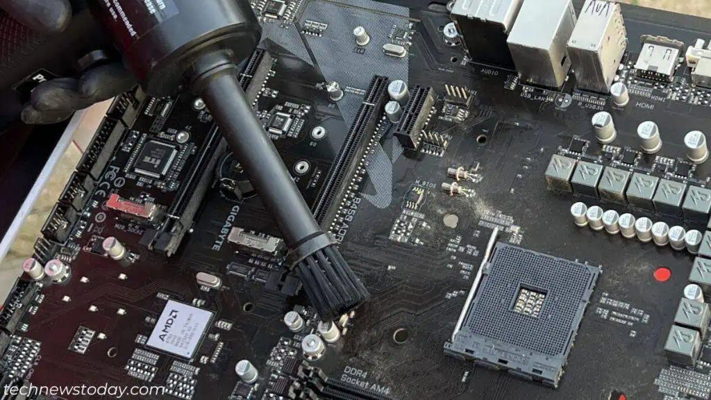 dust-off-particles-after-motherboard-disassembly-1024x576