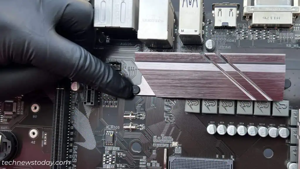 fit-the-motherboard-vrm-heatsink-1024x576
