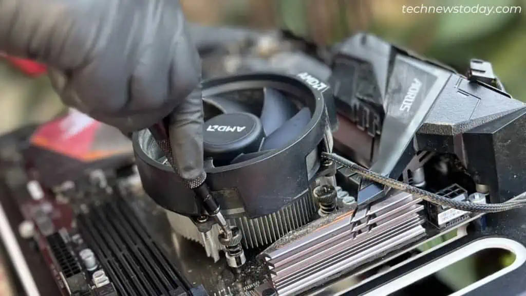 unscrew-cpu-fan-from-motherboard-1024x576
