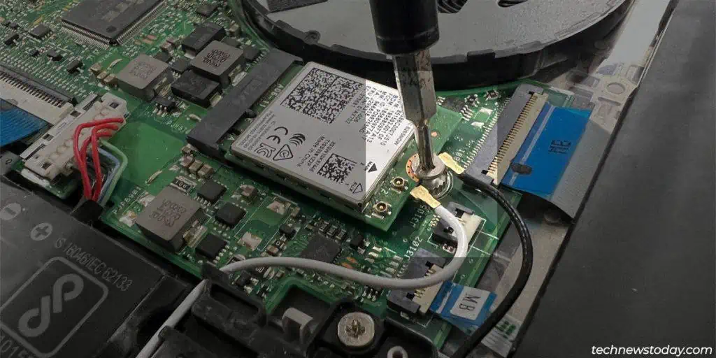 unscrew-m2-wifi-card-1024x512