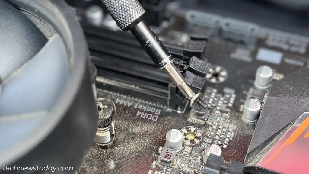 unscrewing-motherboard-screw-1024x576
