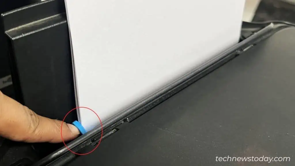 use-paper-guides-to-fasten-the-papers-in-your-printer-1024x576