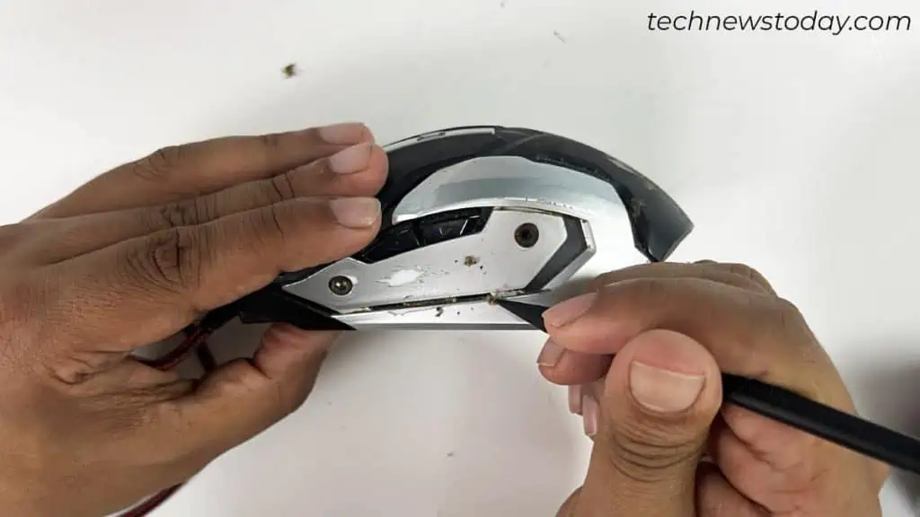 use-sharp-object-to-clean-grimes-on-external-of-a-mouse-1024x576