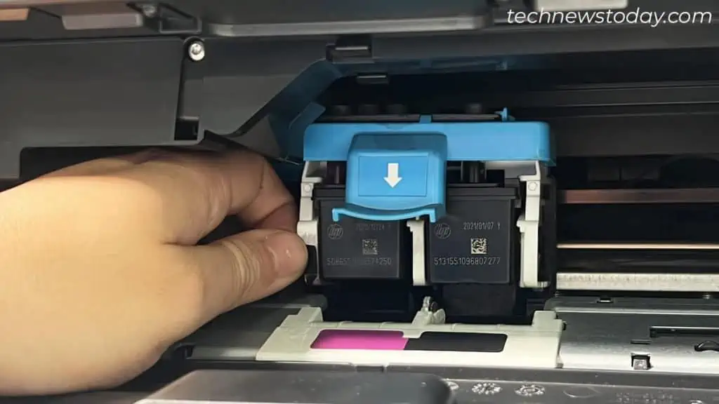 How to Change Ink in HP Printer? Step-by-Step Guide 3 use-your-hands-to-move-cartridge-to-the-center-1024x576