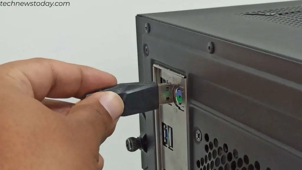 How To Fix Driver Verifier Detected Violation 5 insert-usb-pendrive-in-ioshield-1024x576