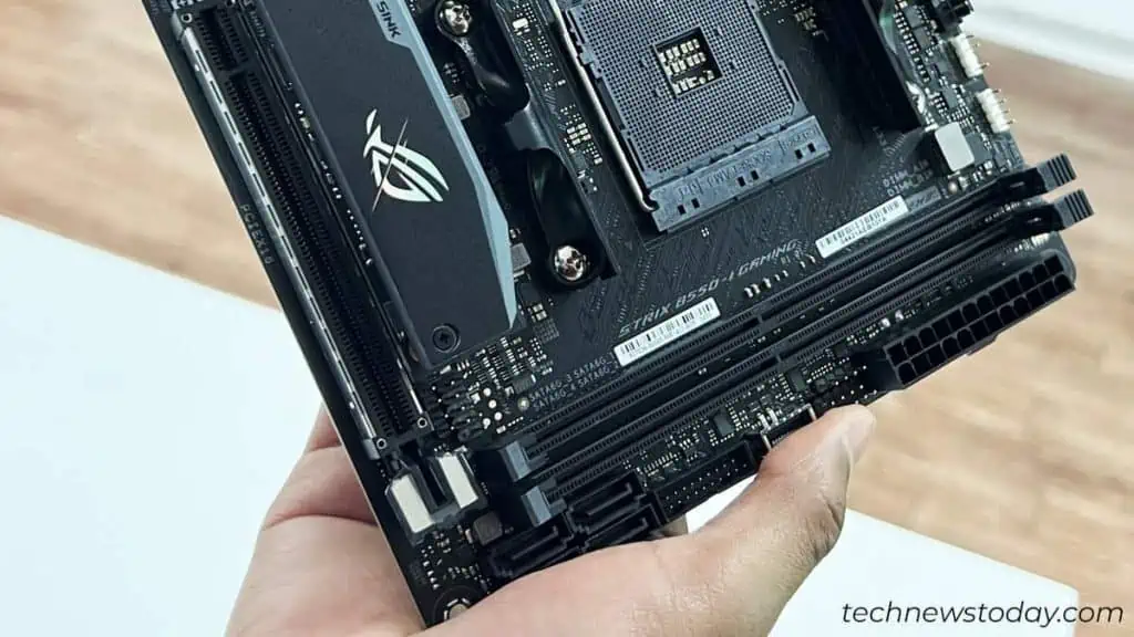 motherboard-slots-for-future-upgrades-1024x576