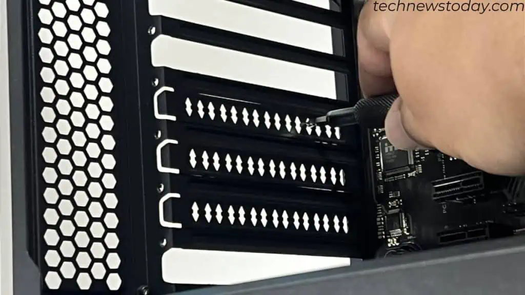 How to Remove PCIe Slot Bracket? 4 pcie-bracket-connected-without-any-screws-1024x576