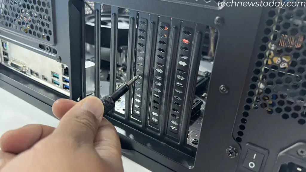 How to Remove PCIe Slot Bracket? 5 press-on-the-pcie-cracket-1024x576