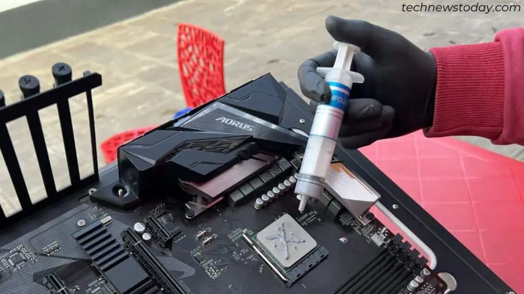 10 Ways to Keep Your PC Cool 12 reapplying-thermal-paste-in-cpu-1024x576