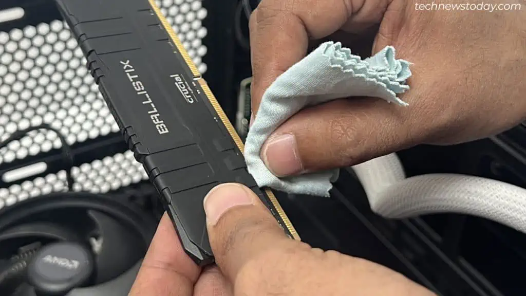Cleaning-RAM-sticks-1024x576