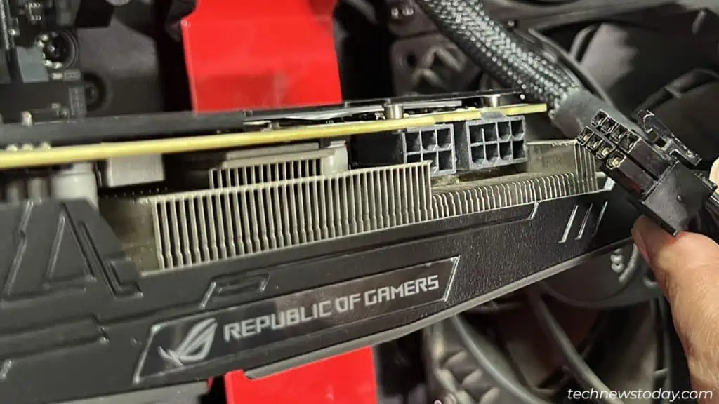 Removing-Pcie-cables-from-graphics-card-1024x576