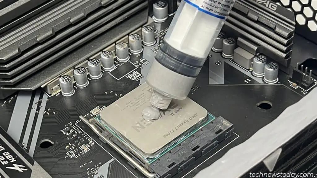applying-thermal-paste-1024x576